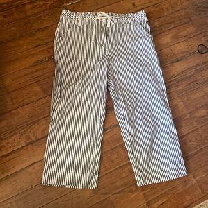 Jones New York capri black & white striped size 12